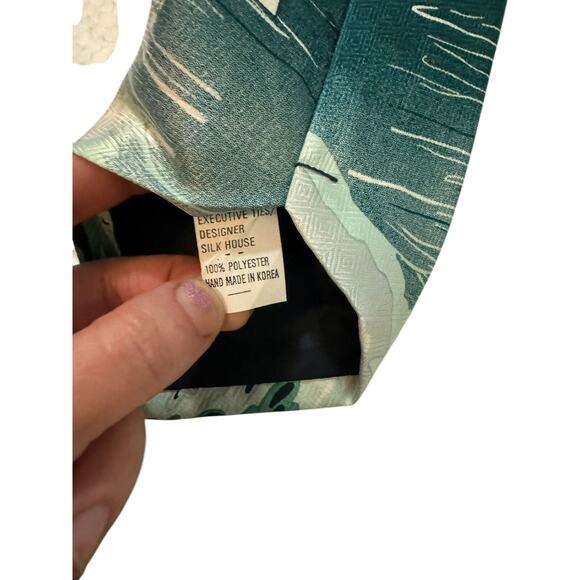 Designs By A Rogers Large Mouth Bass Fishing 1999 Vintage Novelty Necktie - Picture 8 of 9